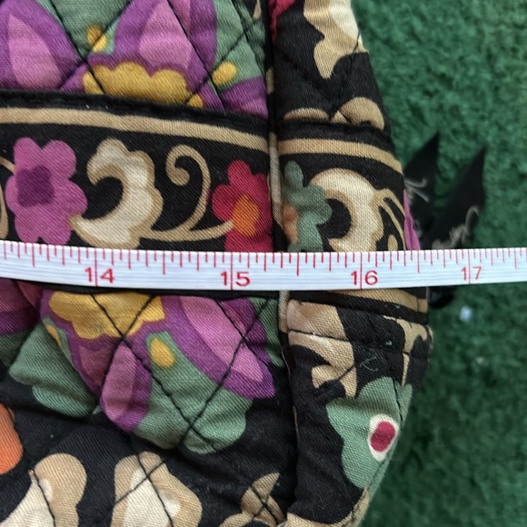 Vera Bradley 2011 double handled handbag with zipper that zips left or right. - Picture 10 of 13